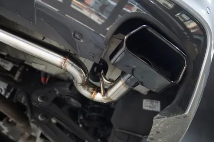 BMW F25 X3 완벽한 뒤태 연출 배기튜닝 구조변경 필요없는 순정형 듀얼배기 블랙 사각 머플러 팁 장착 / 서울 동작