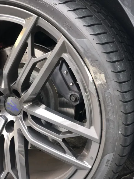 마포구 휠 복원 전문점 마세라티 콰트로포르테 21인치 휠 복원 / 서울 마포구 성산동