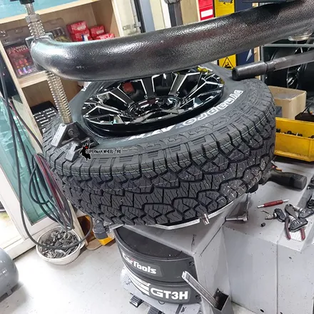 장착후기:)모하비 타쿠마 어솔트 XD 17인치 사제휠 / / 전주시 덕진구