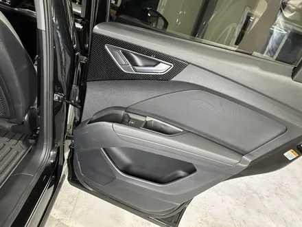 아우디 Q4 E트론 실내 카본 트림 교체 컵홀더 도어 경기 광주 [ 카본클럽 ] / 여주,이천,경기광주,용인,강원원주