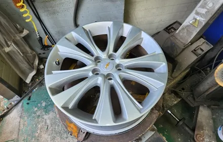 수원휠복원 쉐보레 트랙스 잘못된 휠도색으로 수원휠수리 8949를 방문해 주셨습니다 / 수원 영통구