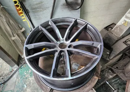 수원BMW 5시리즈 G30 휠주차기스 수원휠복원 휠다이아컷팅복원 수원휠수리8949 / 수원 영통구