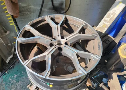 수원휠복원 BMW X6순정휠 21인치 휠주차기스복원 다이아컷팅복원 수원휠수리8949 / 수원 영통구