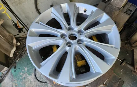 수원휠복원 쉐보레 트랙스 잘못된 휠도색으로 수원휠수리 8949를 방문해 주셨습니다 / 수원 영통구