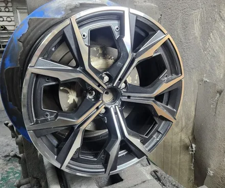 수원 BMW I4 순정휠 다이아컷팅복원수리 수원휠복원8949 / 수원 영통구