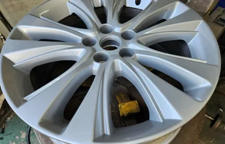 수원휠복원 쉐보레 트랙스 잘못된 휠도색으로 수원휠수리 8949를 방문해 주셨습니다 / 수원 영통구