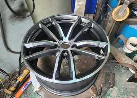 수원BMW 5시리즈 G30 휠주차기스 수원휠복원 휠다이아컷팅복원 수원휠수리8949 / 수원 영통구