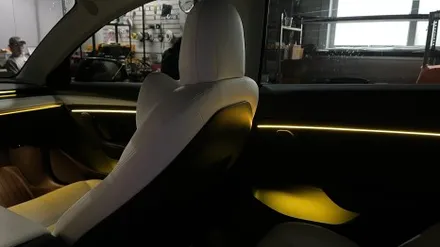 테슬라 모델3 경기광주 엠비언트 맛집!! 야무진튜닝에서 글로우모션 엠비언트로 색다른 이미지를 줘보자