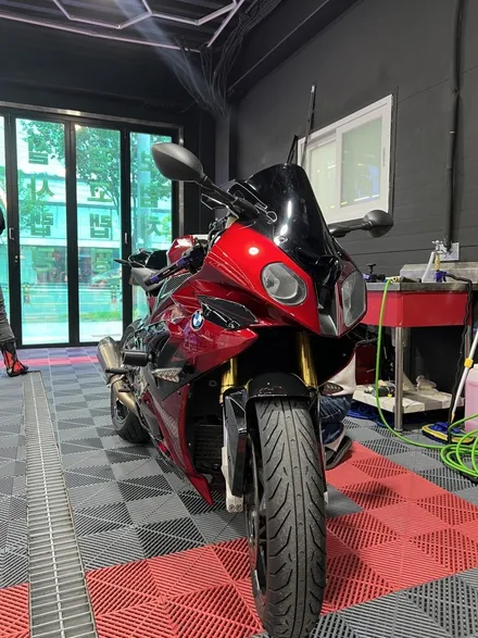 바이크 랩핑 BMWs1000rr 오토바이 탱크 연료통 커버 부분 랩핑 포인트 랩핑 - [구미랩핑/대구랩핑/경북랩핑/sy디자인커스텀] / 구미시 선기동