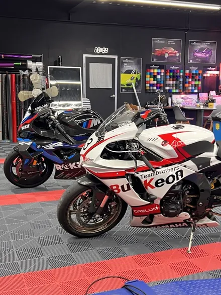 바이크 랩핑 YAMAHA 야마하 R1 & BMW M1000RR 전체 디자인 커스텀 데칼 시공 - [구미랩핑/대구랩핑/경북랩핑/sy디자인커스텀] / 구미시 선기동