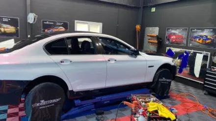 BMW 520d 택랩 화이트카멜레온 전체 랩핑 - [구미랩핑/대구랩핑/경북랩핑/sy디자인커스텀] / 구미시 선기동
