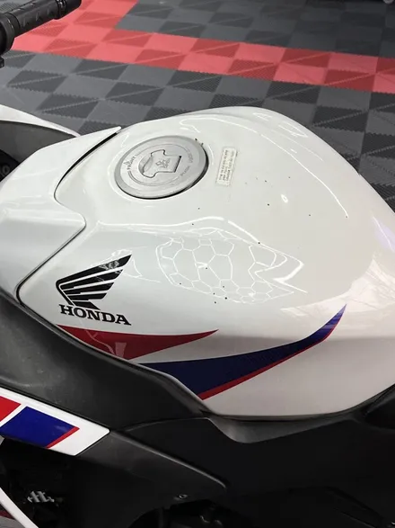 바이크 랩핑 혼다 CBR125R 연료탱크 커버 화이트 부분랩핑 오토바이 랩핑 - [구미랩핑/대구랩핑/경북랩핑/sy디자인커스텀] / 구미시 선기동
