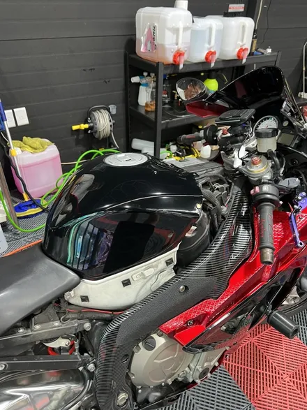 바이크 랩핑 BMWs1000rr 오토바이 탱크 연료통 커버 부분 랩핑 포인트 랩핑 - [구미랩핑/대구랩핑/경북랩핑/sy디자인커스텀] / 구미시 선기동