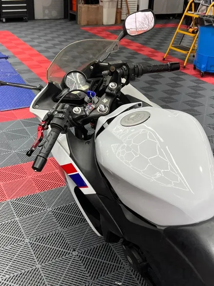 바이크 랩핑 혼다 CBR125R 연료탱크 커버 화이트 부분랩핑 오토바이 랩핑 - [구미랩핑/대구랩핑/경북랩핑/sy디자인커스텀] / 구미시 선기동