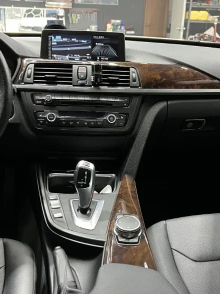 BMW 3시리즈 3GT 무광 카본 실내 랩핑 택랩 세라믹 매트 카본 랩핑 - [구미랩핑/대구랩핑/경북랩핑/sy디자인커스텀] / 구미시 선기동
