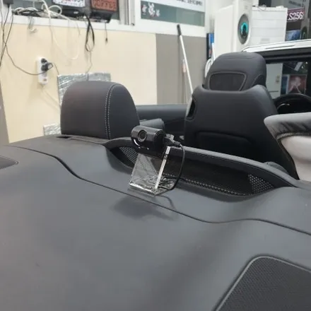 벤츠w205 w212 C클래스 E클래스 카브리올레 후방 블랙박스 거치대 시공 / 광진구, 성수, 송파, 동대문