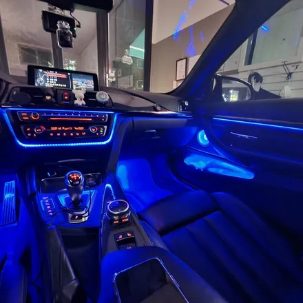 오픈카 뚜따 감성마력의 끝판왕!! BMW F83 M4컨버터블 4시리즈 F바디 비노출 아크릴 엠비언트, 풋등, 스피커LED, 도어포켓 네온 시공!! 서울 광진구 카디자인 입고. / 광진구, 성수, 송파, 동대문