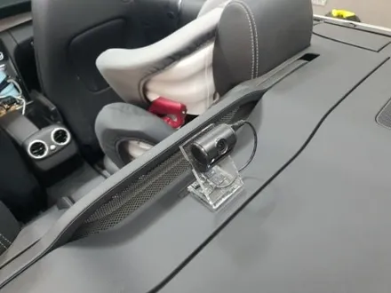 벤츠w205 w212 C클래스 E클래스 카브리올레 후방 블랙박스 거치대 시공 / 광진구, 성수, 송파, 동대문