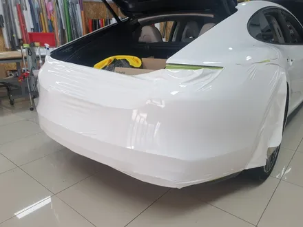 포르쉐 파나메라 블랙에서 화이트 전체랩핑