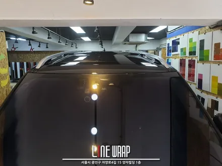 랜드로버의 명작 D5 디스커버리의 루프스킨