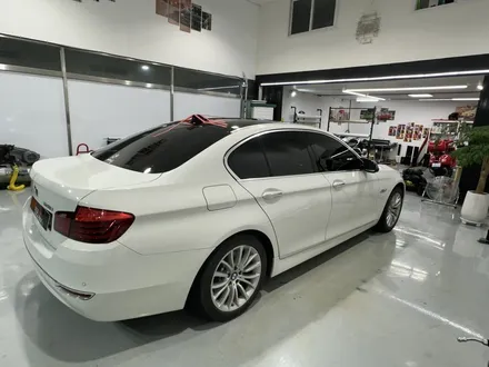 <부천 빌드업 게러지 BMW F바디 5시리즈 루프 스킨 및 전체썬팅> / 경기 부천