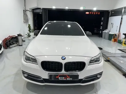 <부천 빌드업 게러지 BMW F바디 5시리즈 루프 스킨 및 전체썬팅> / 경기 부천