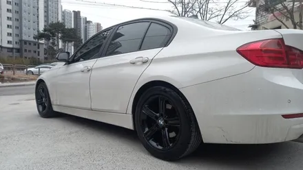 BMW F30 3시리즈 네비팩 차량 17인치순정휠 유광블랙 분체도장휠 장착후기 / 시흥시 대야동