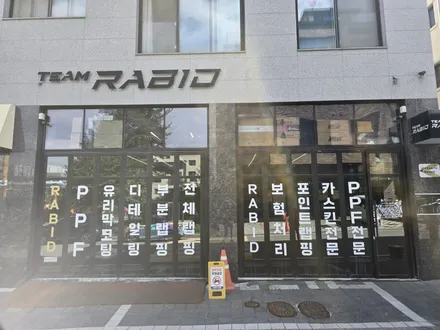 BMW X7 전체 랩핑 ㅣ 에이버리 슈프림 사틴블랙 + 유광블랙 크롬딜리트로 완성된 블랙 밸런스. / 화성 봉담