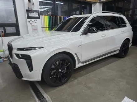 BMW X7 전체 랩핑 ㅣ 에이버리 슈프림 사틴블랙 + 유광블랙 크롬딜리트로 완성된 블랙 밸런스. / 화성 봉담