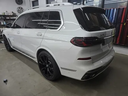 BMW X7 전체 랩핑 ㅣ 에이버리 슈프림 사틴블랙 + 유광블랙 크롬딜리트로 완성된 블랙 밸런스. / 화성 봉담