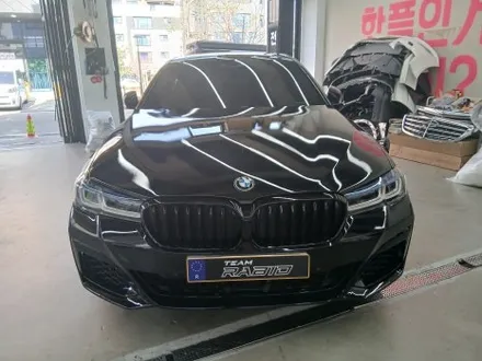 BMW 5시리즈 신형 컨버전 M 범퍼 교체 AR 고광택 블랙 랩핑 / 화성 봉담