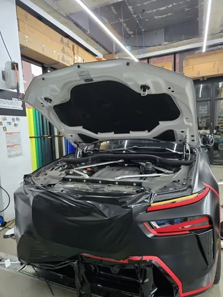 BMW X7 전체 랩핑 ㅣ 에이버리 슈프림 사틴블랙 + 유광블랙 크롬딜리트로 완성된 블랙 밸런스. / 화성 봉담