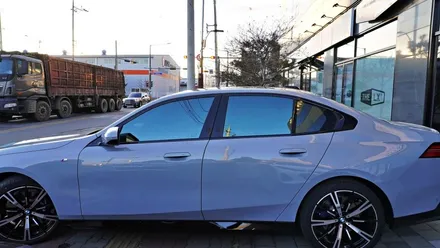 BMW 5시리즈 530i 틴팅 시공 갓성비 \'퀀텀\'으로 결정 !