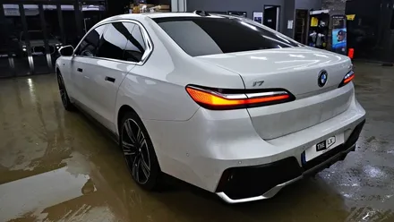 BMW 7시리즈 틴팅 마감이 들떠서 재시공을 고민중이시라면!
