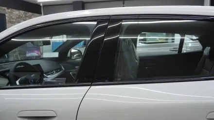 2026 BMW iX2 전면 LX 25% / 측후면 LX 15% / 썬루프 LX 15% 썬팅 시공 완료 !