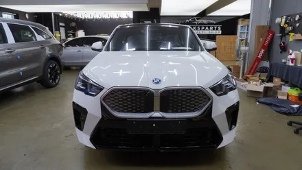 2026 BMW iX2 전면 LX 25% / 측후면 LX 15% / 썬루프 LX 15% 썬팅 시공 완료 !