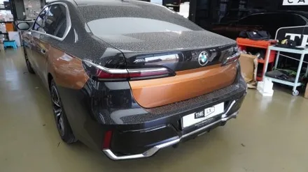 2026 BMW 7시리즈 듀오톤 상단 투톤 랩핑/ 도어 PPF 시공