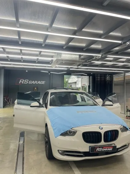 BMW 5GT 썬팅재시공 농도추천. 솔라가드 퀀텀 새턴 가격비교