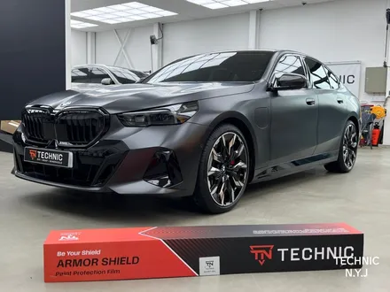 BMW 550e 무광 PPF로 완성한 사틴 블랙의 위엄 (feat.테크닉)