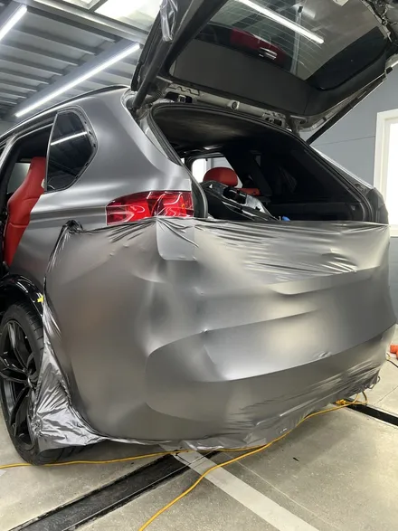 BMW X5M 랩핑재시공 에이버리 사탄다크그레이