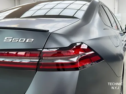 BMW 550e 무광 PPF로 완성한 사틴 블랙의 위엄 (feat.테크닉)