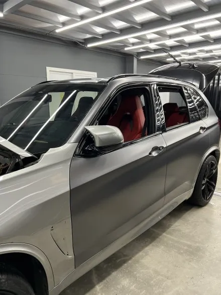BMW X5M 랩핑재시공 에이버리 사탄다크그레이