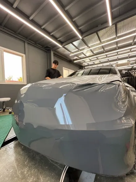 w212 E63 AMG 랩핑재시공 에이버리 락그레이 전체랩핑