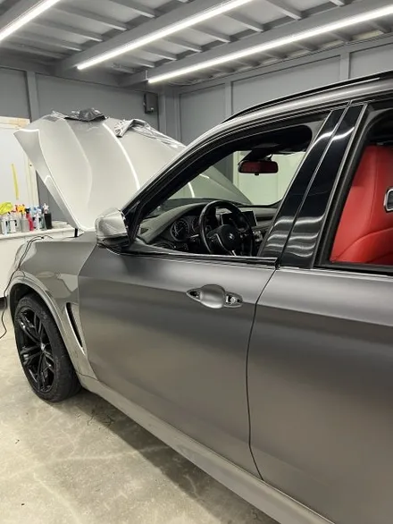 BMW X5M 랩핑재시공 에이버리 사탄다크그레이