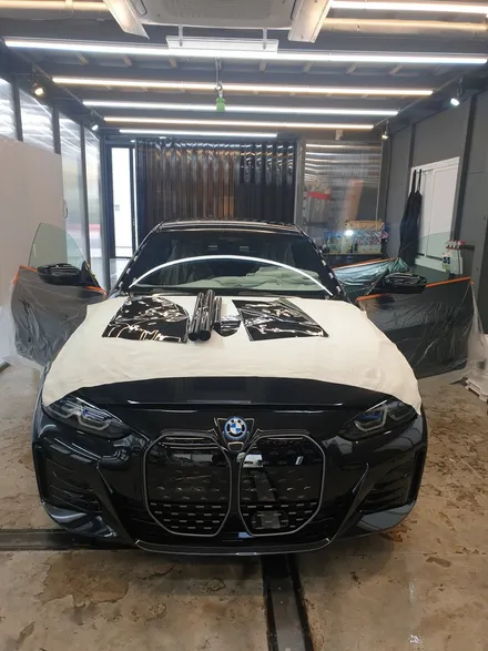 [하루 1대 한정] BMW i4 신차패키지 - 썬팅 버텍스900, 전체 PPF 스텍, 시트가죽코팅