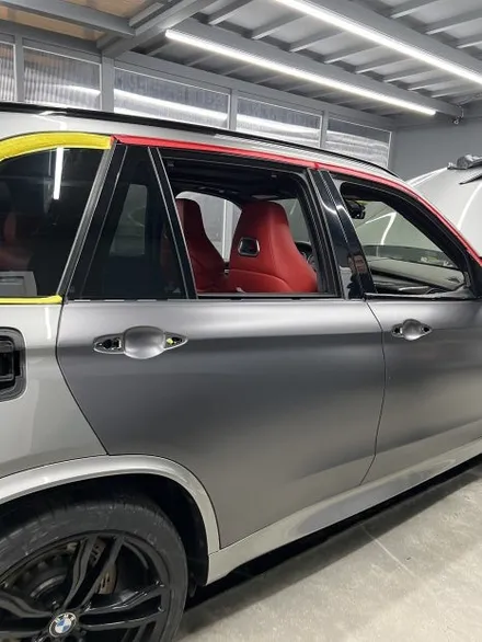 BMW X5M 랩핑재시공 에이버리 사탄다크그레이
