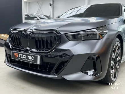 BMW 550e 무광 PPF로 완성한 사틴 블랙의 위엄 (feat.테크닉)