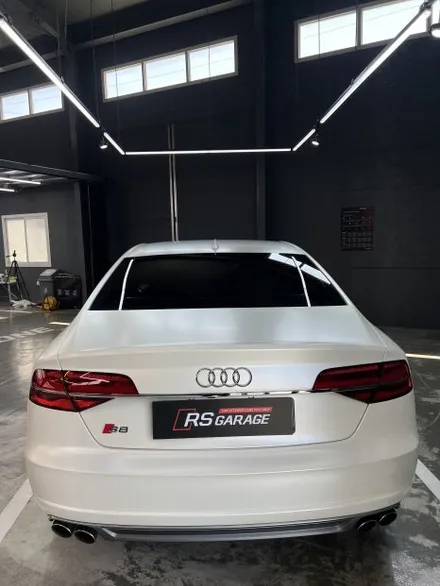 진리의 사틴화이트펄 랩핑 아우디 S8 전체랩핑
