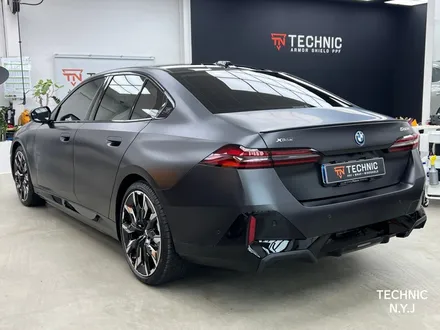 BMW 550e 무광 PPF로 완성한 사틴 블랙의 위엄 (feat.테크닉)
