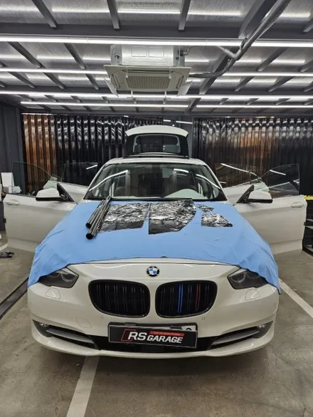 BMW 5GT 썬팅재시공 농도추천. 솔라가드 퀀텀 새턴 가격비교